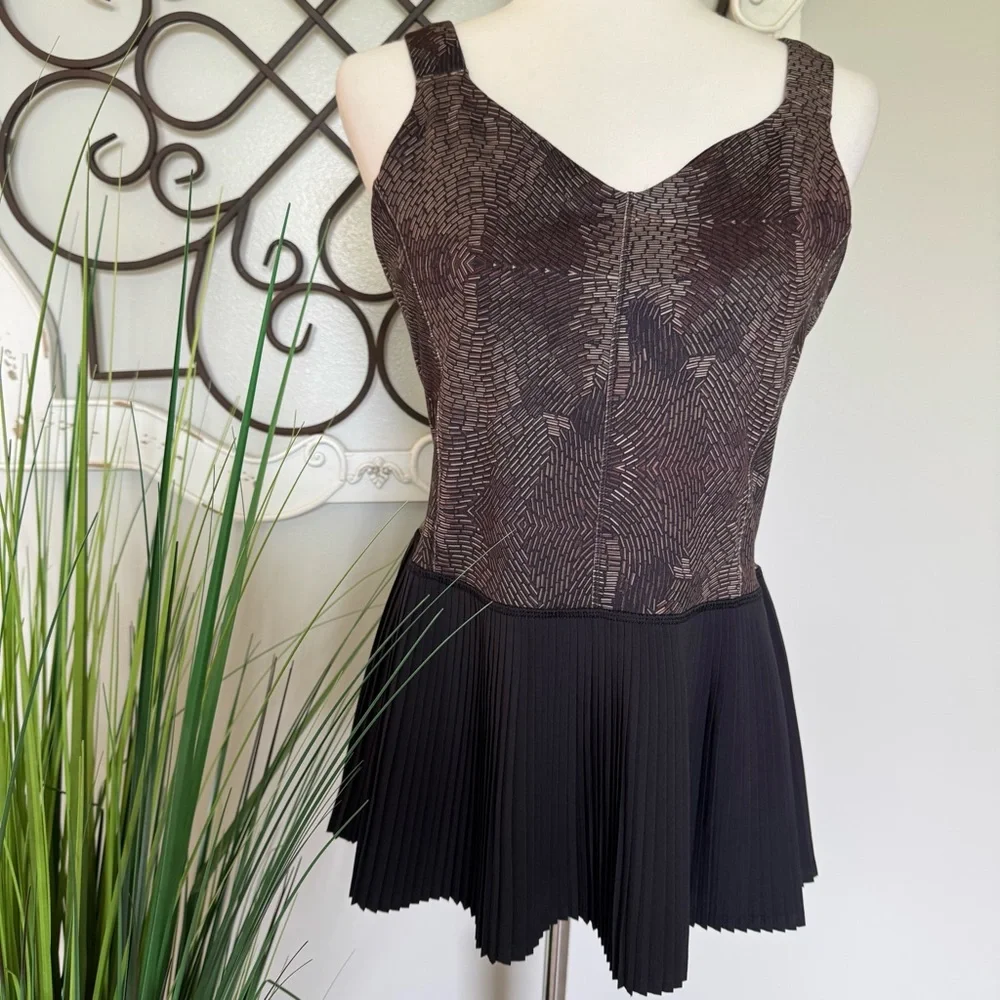 LULULEMON Size Medium Peplum Style Tank Top (see measurements)